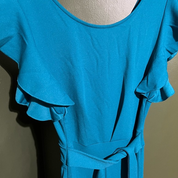 🌟 SHEIN Solid Belted Surplice Dress🌟 - Picture 7 of 8